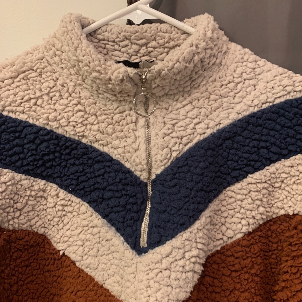 Fuzzy pullover - Picture 2 of 3